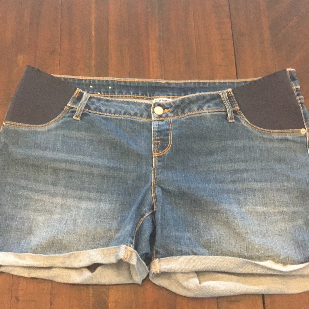 Maternity shorts
